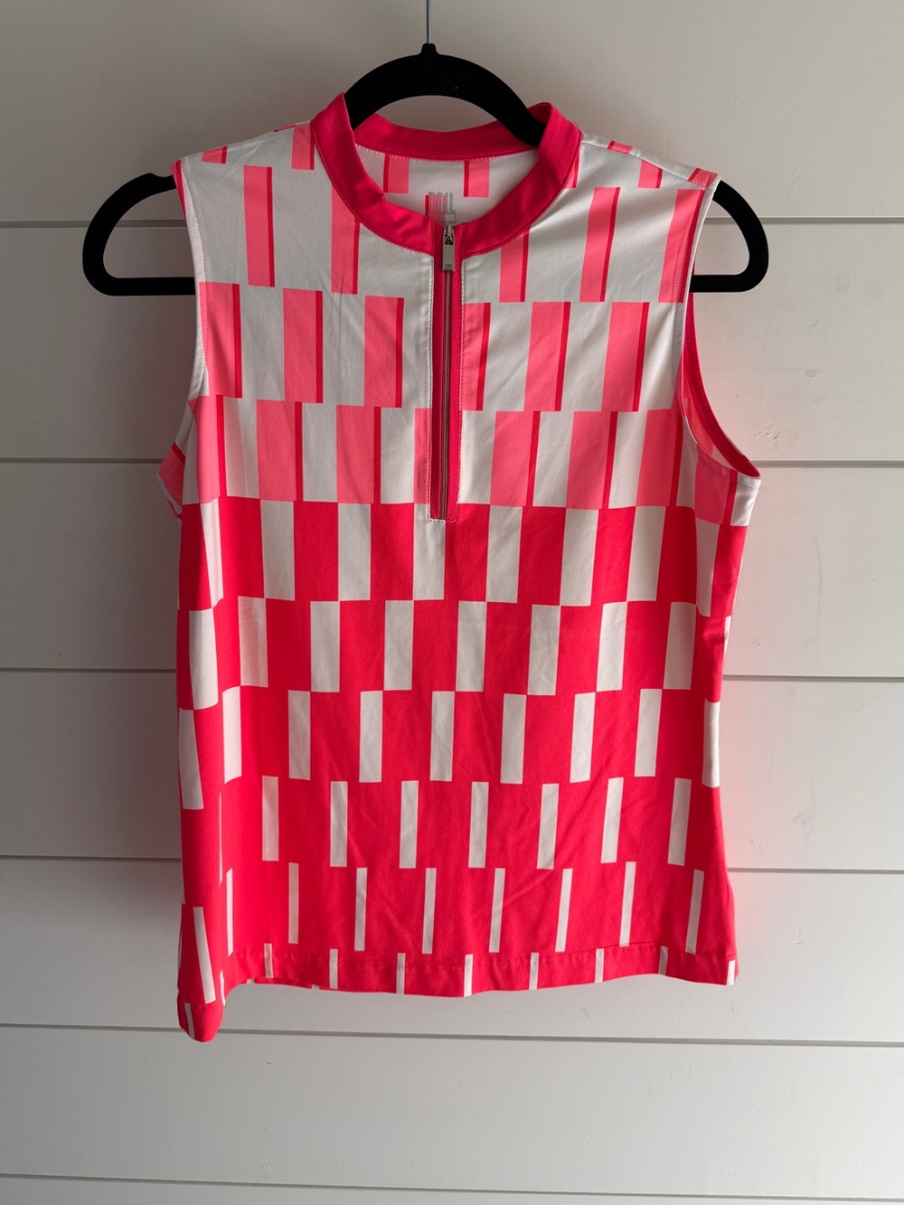 Tail Sleeveless Geo-Print Mock Neck Tank in Hot Pink and White, Size M